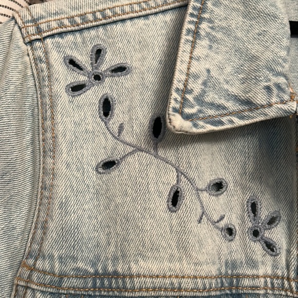 NWOT Old Navy cutout detail denim jacket - Picture 4 of 6